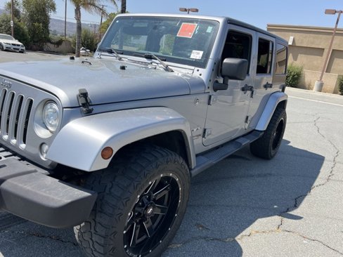Used 2018 Jeep Wrangler Unlimited Sahara w/ Connectivity Group image 11