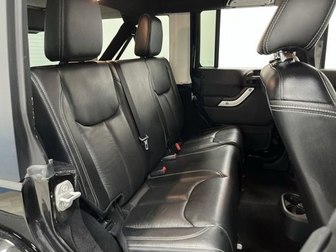 Used 2017 Jeep Wrangler Unlimited Sahara w/ Connectivity Group image 27