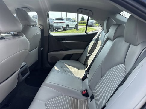 Used 2022 Toyota Camry SE image 11