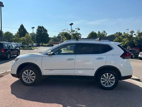 Used 2019 Nissan Rogue SV image 2