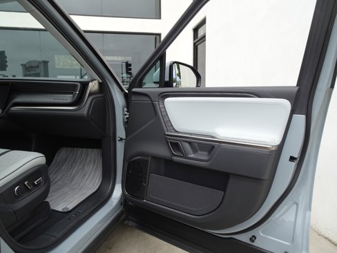 Used 2024 Rivian R1S Adventure image 23