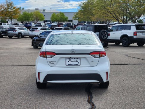 Used 2022 Toyota Corolla LE image 4