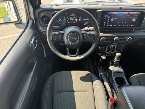 Used 2024 Jeep Wrangler Unlimited Rubicon 4xe image 19