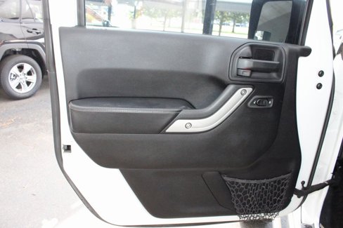 Used 2014 Jeep Wrangler Unlimited Rubicon image 19