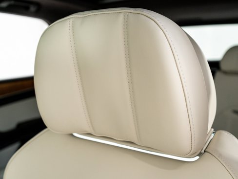 New 2025 Bentley Bentayga image 17