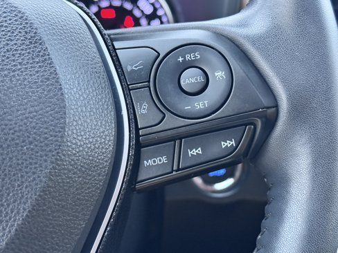 Used 2020 Toyota RAV4 XLE Premium image 29