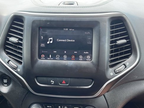 Used 2019 Jeep Cherokee Latitude Plus image 14