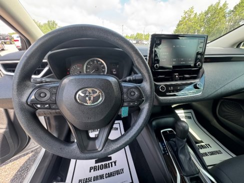 Used 2020 Toyota Corolla LE image 17