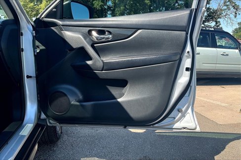 Used 2017 Nissan Rogue SL w/ SL Premium Package image 24