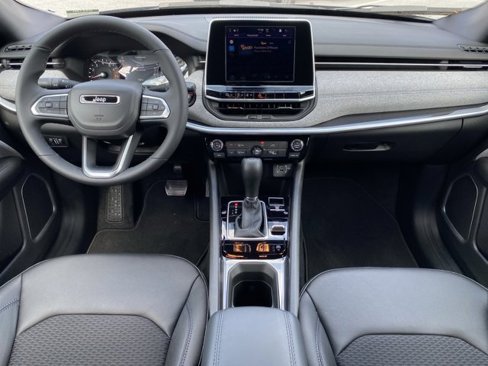 New 2025 Jeep Compass Latitude image 12