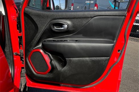 Used 2022 Jeep Renegade Latitude w/ Convenience Group image 24
