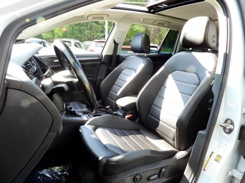 Used 2018 Volkswagen Golf SEL image 34