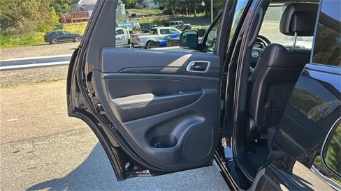 Used 2022 Jeep Grand Cherokee Laredo X image 23