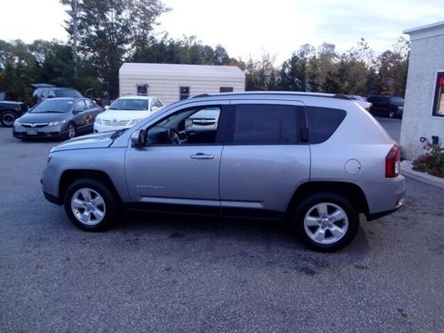 Used 2017 Jeep Compass Latitude image 8