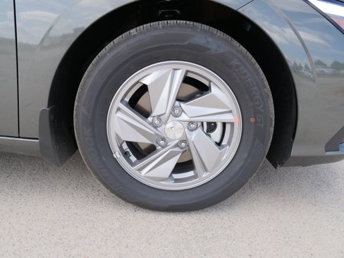 New 2025 Hyundai Elantra SE image 10
