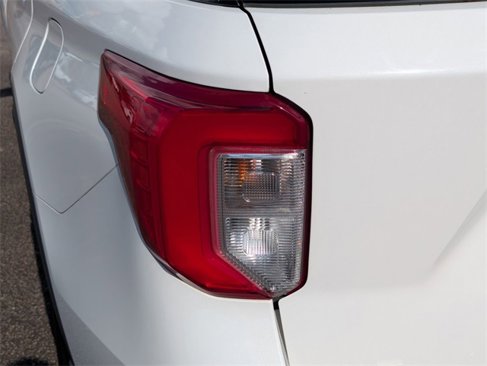 Used 2021 Ford Explorer XLT w/ Equipment Group 202A image 17