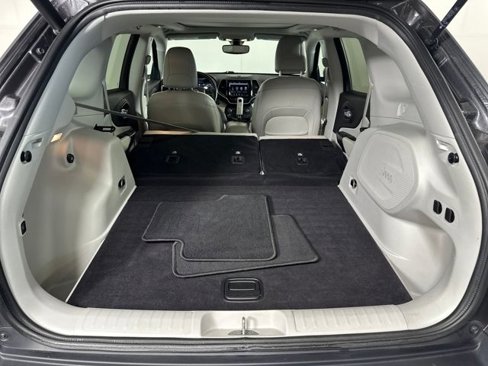 Used 2019 Jeep Cherokee Limited image 27