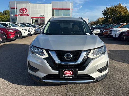 Used 2018 Nissan Rogue SV image 2