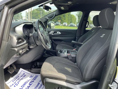 Used 2018 Chrysler Pacifica Touring Plus w/ S Appearance Package image 16