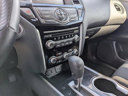Used 2018 Nissan Pathfinder S image 21