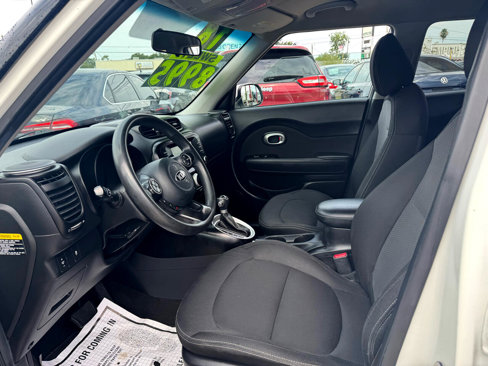 Used 2018 Kia Soul + image 7