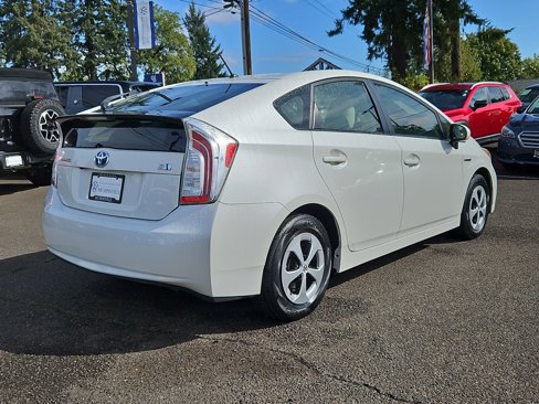 Used 2015 Toyota Prius Three image 5