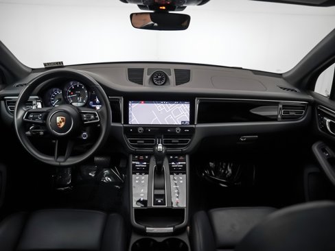Certified 2024 Porsche Macan w/ Premium Plus Package image 15