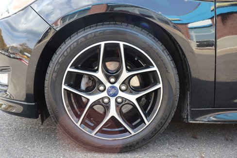 Used 2016 Ford Focus SE w/ SE Sport Package image 24