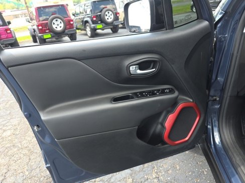 Used 2022 Jeep Renegade Trailhawk w/ Sun/Sound Group image 10