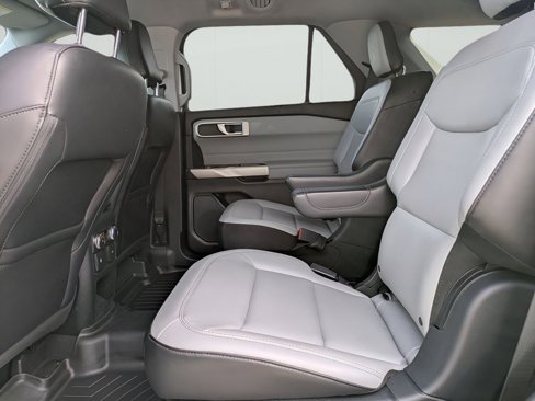 Used 2021 Ford Explorer XLT w/ Equipment Group 202A image 14