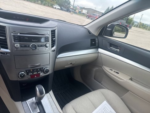 Used 2010 Subaru Outback 2.5i Premium w/ Popular Equipment Group 1B image 11