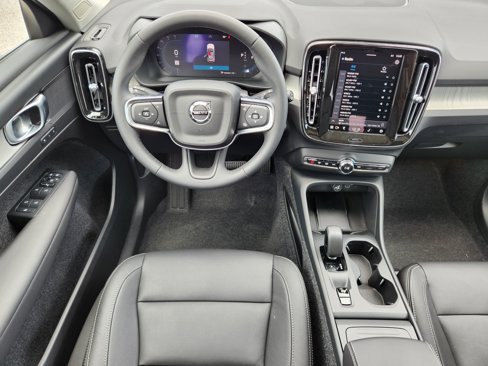 New 2025 Volvo XC40 B5 Core w/ Climate Package image 15