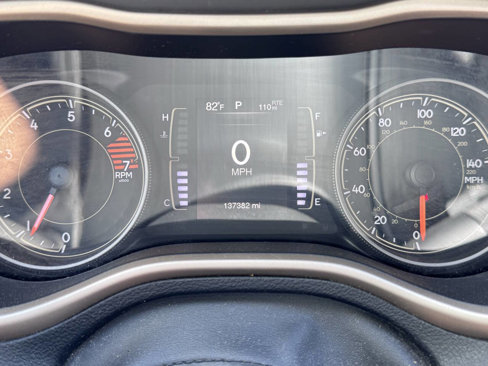 Used 2018 Jeep Cherokee Latitude w/ Altitude Package image 12