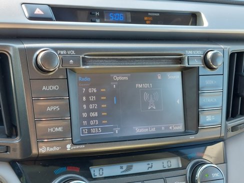Used 2014 Toyota RAV4 Limited image 28
