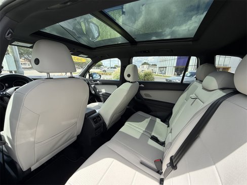 Used 2021 Volkswagen Tiguan SE R-Line image 28