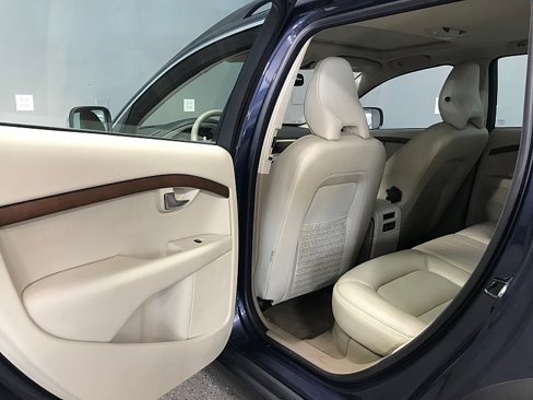 Used 2010 Volvo XC70 3.2 image 18