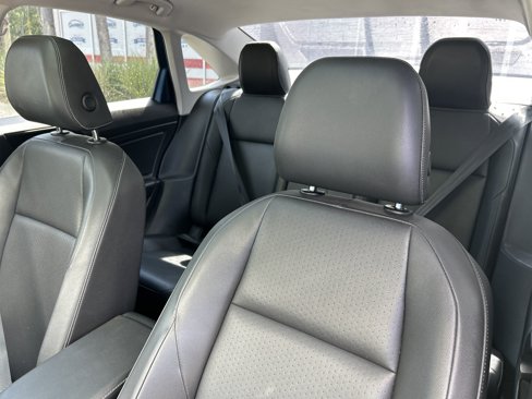 Used 2020 Volkswagen Jetta SE w/ SE Cold Weather Package image 13