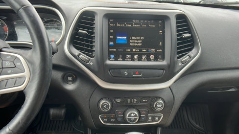 Used 2017 Jeep Cherokee Limited w/ Luxury Group image 32