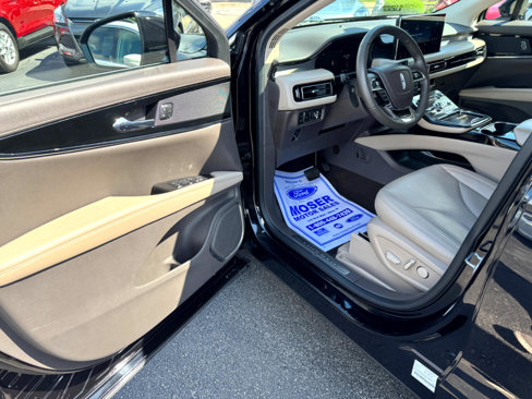 Used 2022 Lincoln Nautilus FWD w/ Premium Package image 10