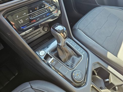 New 2025 Volkswagen Taos SE image 37