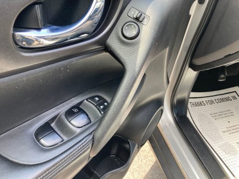 Used 2016 Nissan Rogue S w/ Appearance Package image 14