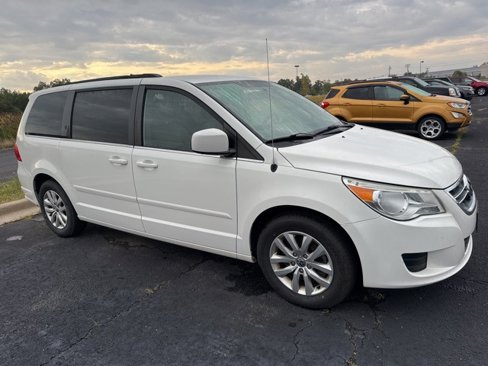 Used 2012 Volkswagen Routan SE image 3