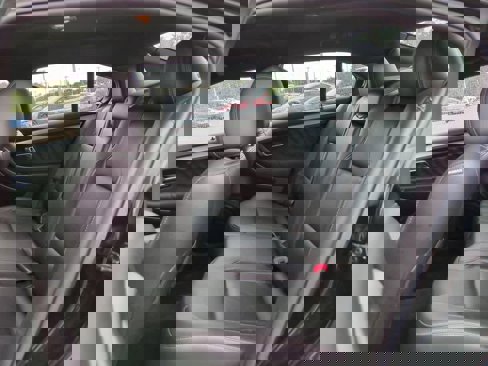 Used 2016 Ford Taurus SEL image 13