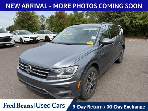 Used 2019 Volkswagen Tiguan SE w/ Panoramic Sunroof Package image 3