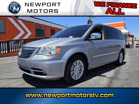 Used 2016 Chrysler Town & Country Limited image 1