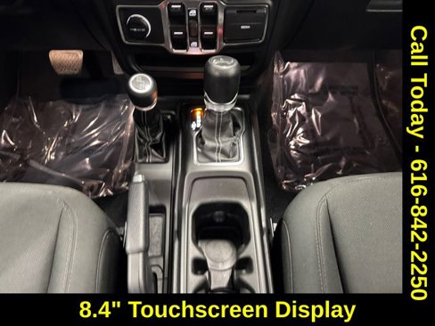 Used 2018 Jeep Wrangler Unlimited Sahara image 14