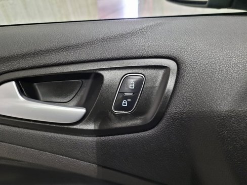 Used 2019 Ford Escape SE image 44