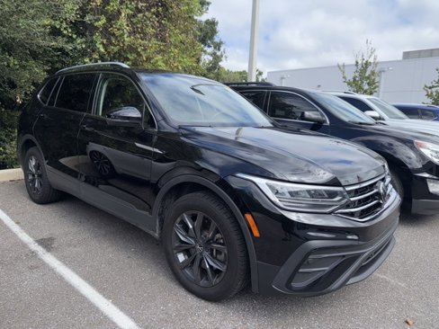 Used 2022 Volkswagen Tiguan SE image 3