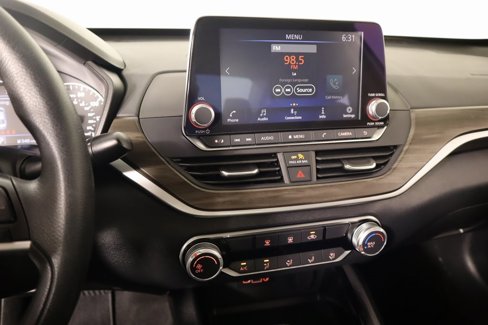 Used 2024 Nissan Altima 2.5 SV image 5