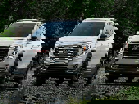 Used 2023 GMC Terrain SLT image 1